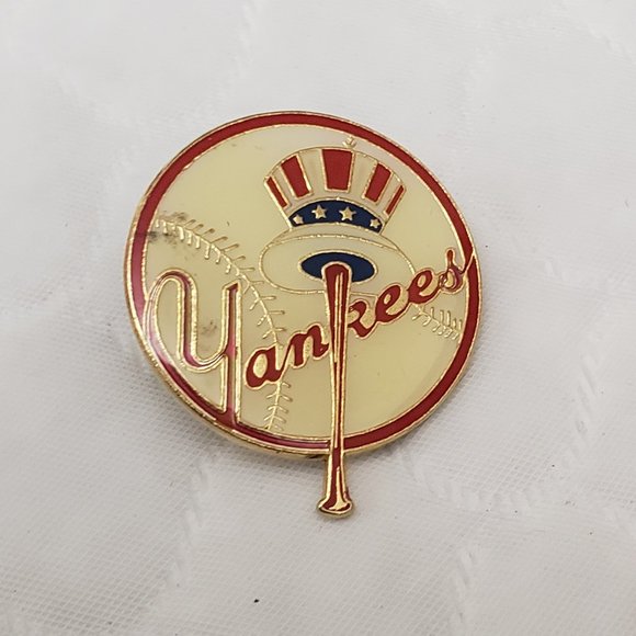 Vintage 1985 New York Yankees Baseball MLB Pin - Picture 1 of 4